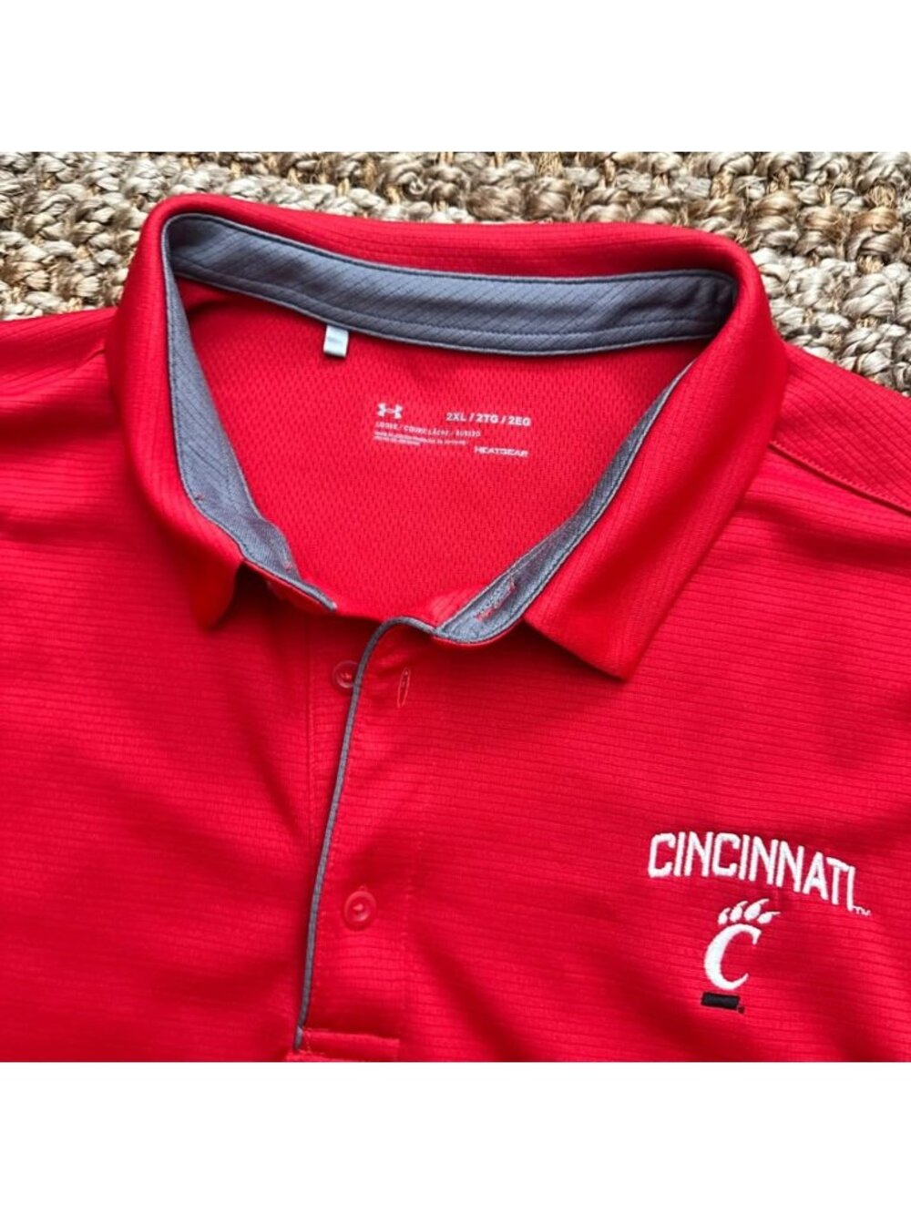 University of Cincinnati Bearcats Under Amour Polo Shirt (XL) Red